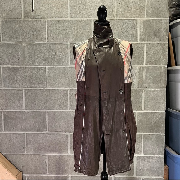 Burberry trench coat. - Picture 9 of 16